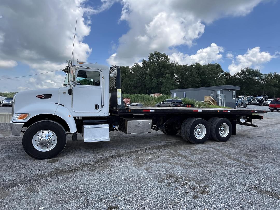 Image of Peterbilt 335 Primary image
