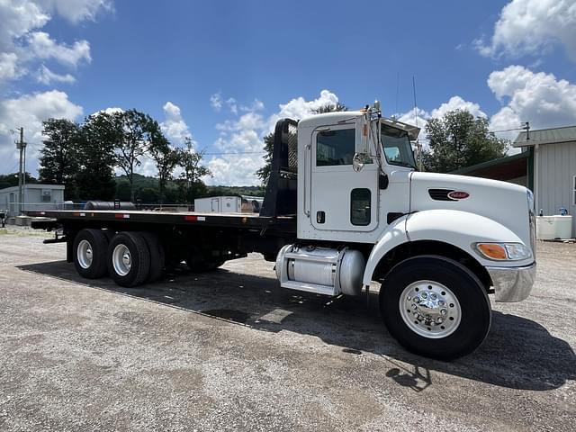 Image of Peterbilt 335 equipment image 3