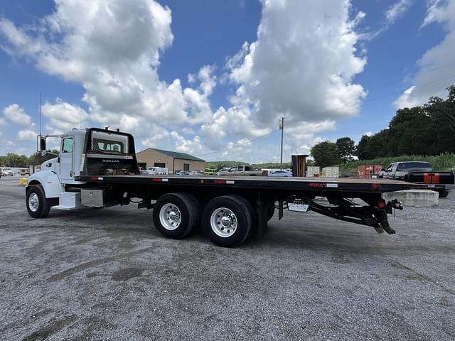 Image of Peterbilt 335 equipment image 1