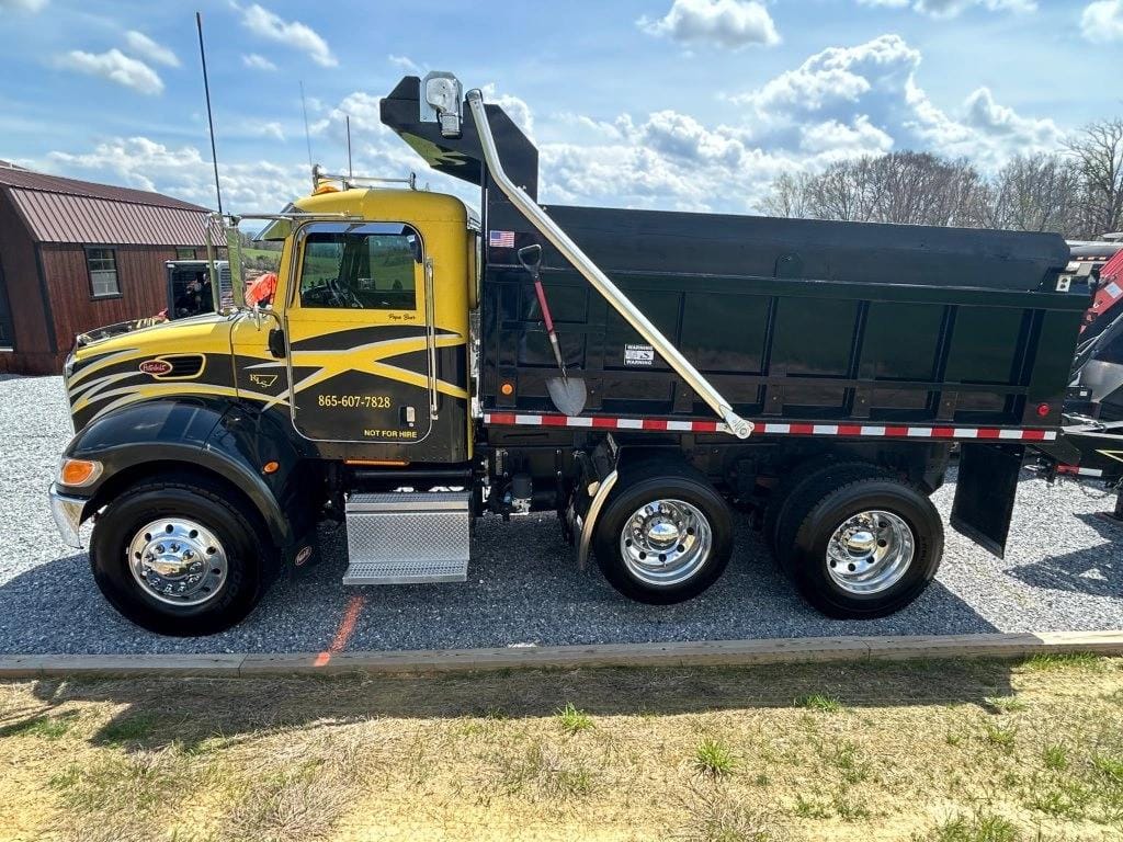 2005 Peterbilt 335 Equipment Image0