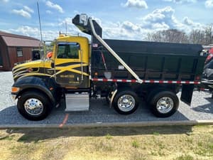 2005 Peterbilt 335 Image