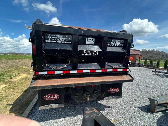 Image of Peterbilt 335 equipment image 3