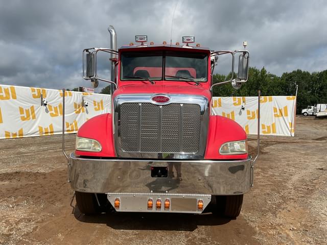 Image of Peterbilt 335 equipment image 1