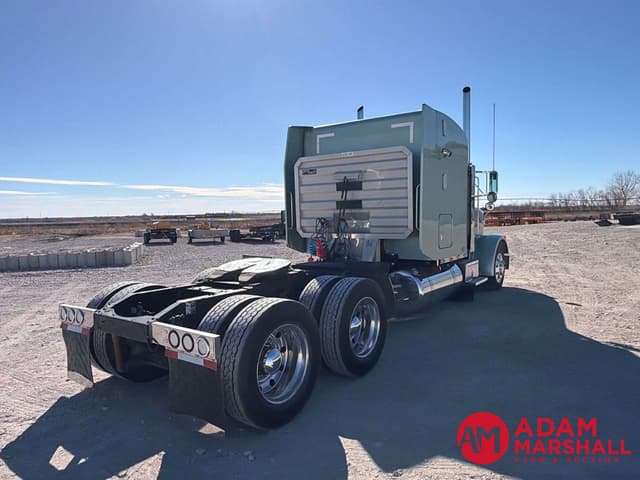 Image of Peterbilt 378 equipment image 4