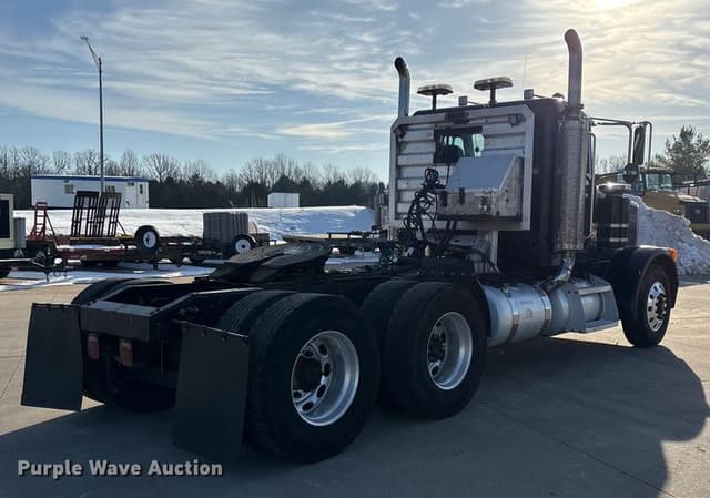 Image of Peterbilt 378 equipment image 4