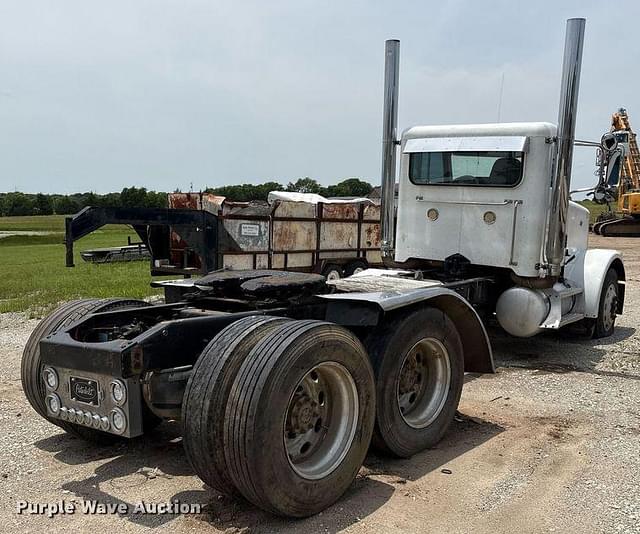 Image of Peterbilt 378 equipment image 4