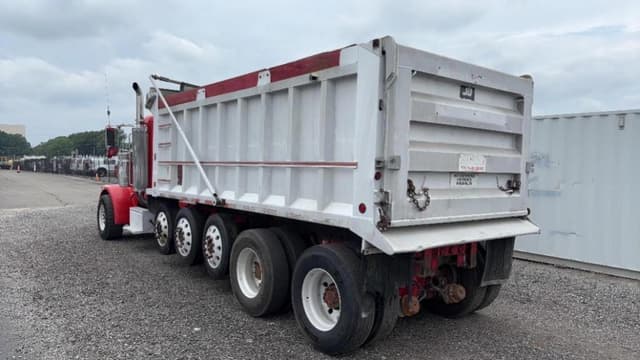Image of Peterbilt 378 equipment image 1