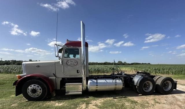 Image of Peterbilt 379 equipment image 2