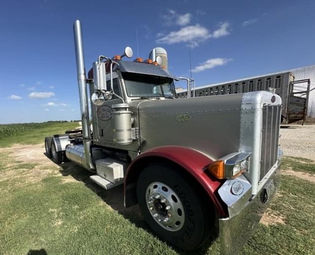 Image of Peterbilt 379 equipment image 1