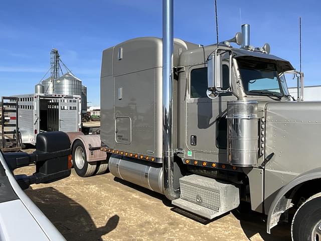 Image of Peterbilt 379 equipment image 4