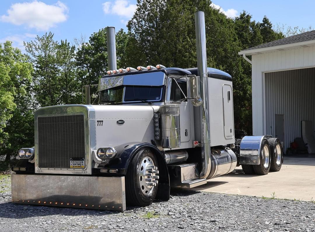 Image of Peterbilt 379 Primary image