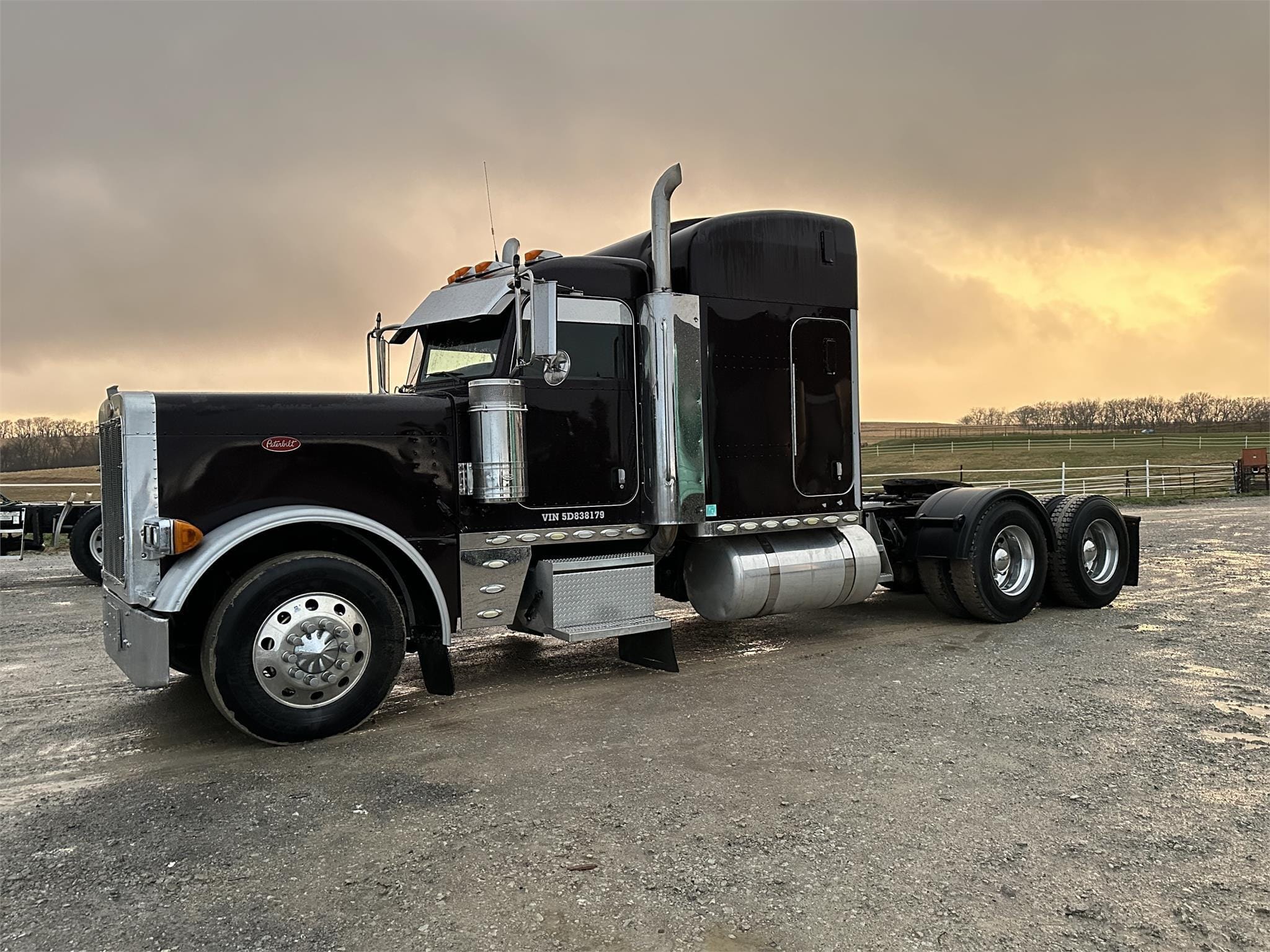 Main image Peterbilt 379