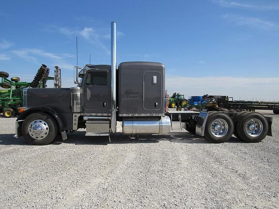 Image of Peterbilt 379 equipment image 1