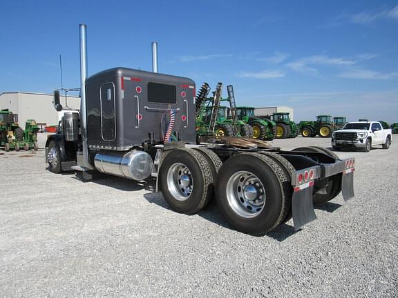 Image of Peterbilt 379 equipment image 2