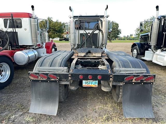 Image of Peterbilt 379 equipment image 4