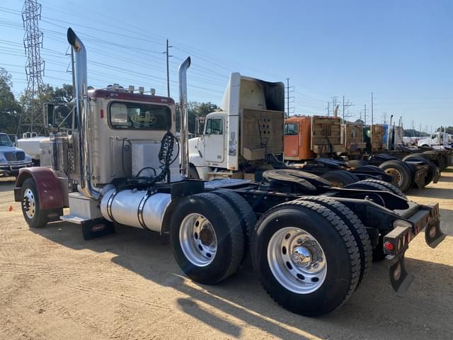 Image of Peterbilt 379 equipment image 1