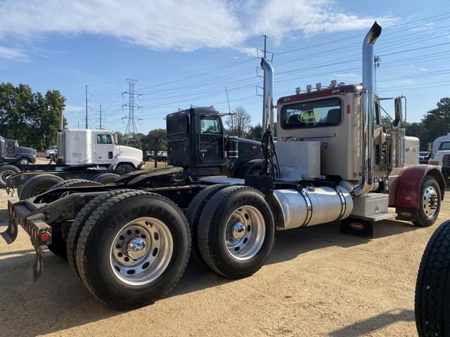 Image of Peterbilt 379 equipment image 2