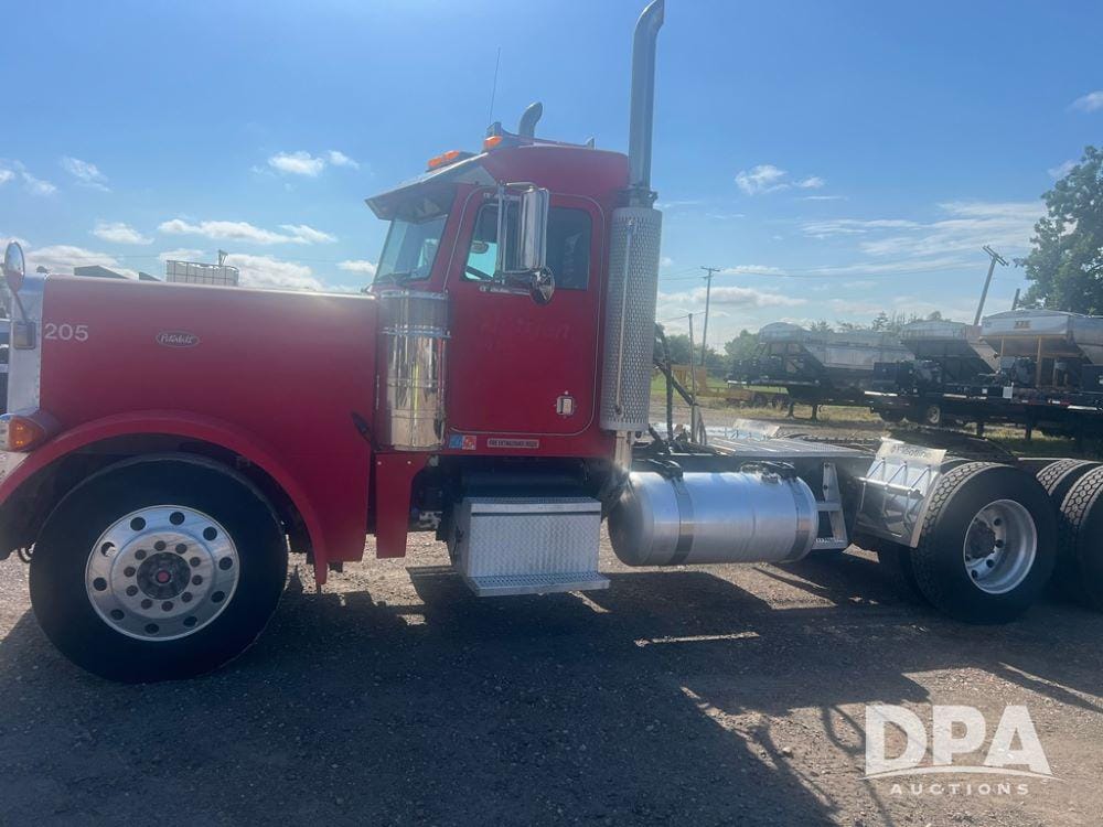 2005 Peterbilt 379 Equipment Image0