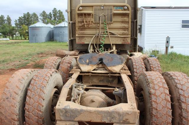Image of Peterbilt 379 equipment image 2