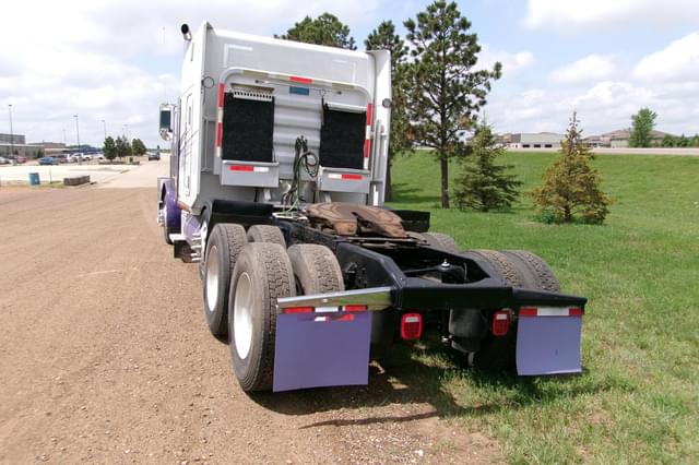 Image of Peterbilt 379 equipment image 3