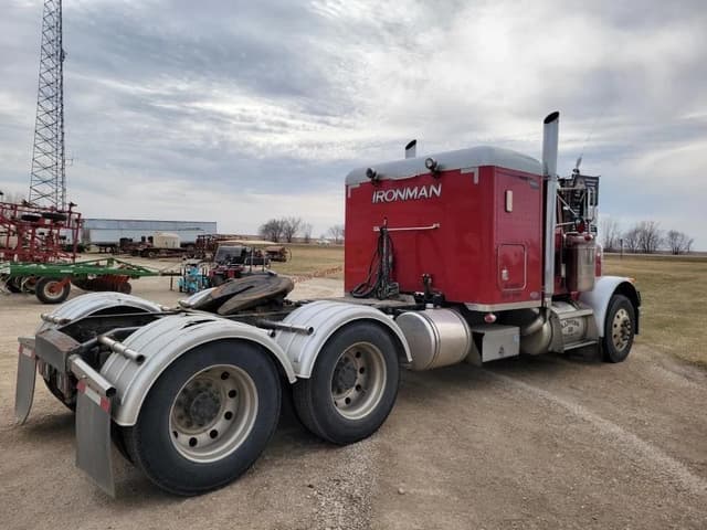 Image of Peterbilt 379 equipment image 2