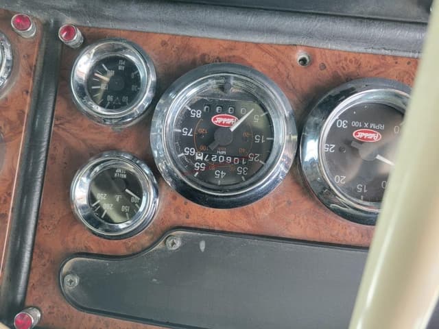 Image of Peterbilt 379 equipment image 4