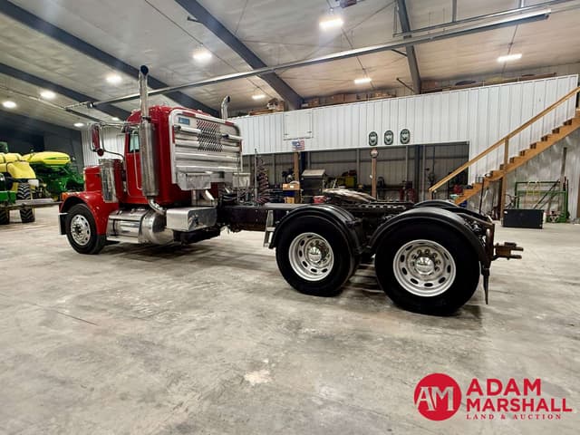 Image of Peterbilt 379 equipment image 3