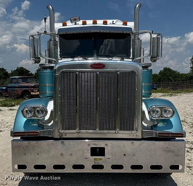 Image of Peterbilt 379 equipment image 1