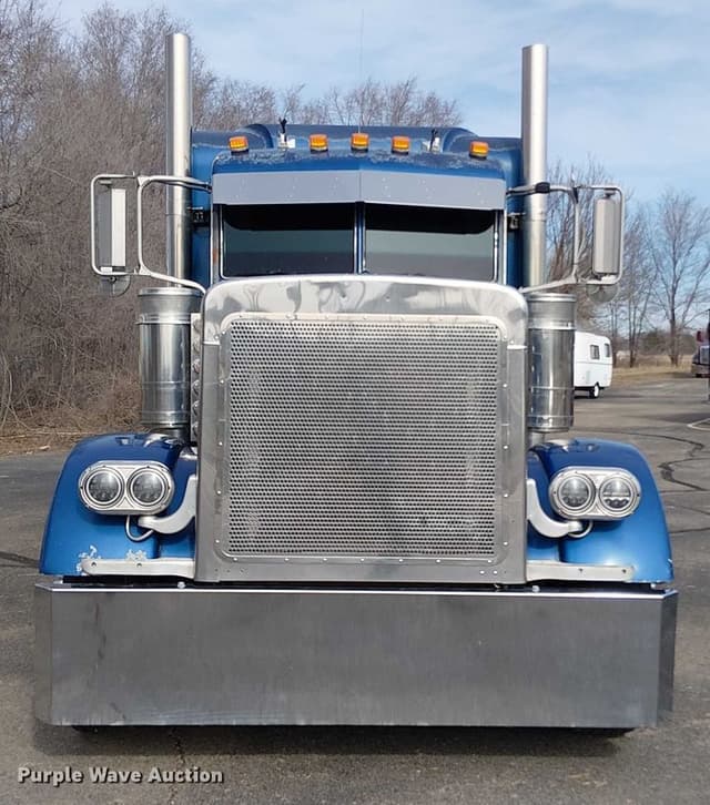 Image of Peterbilt 379 equipment image 1