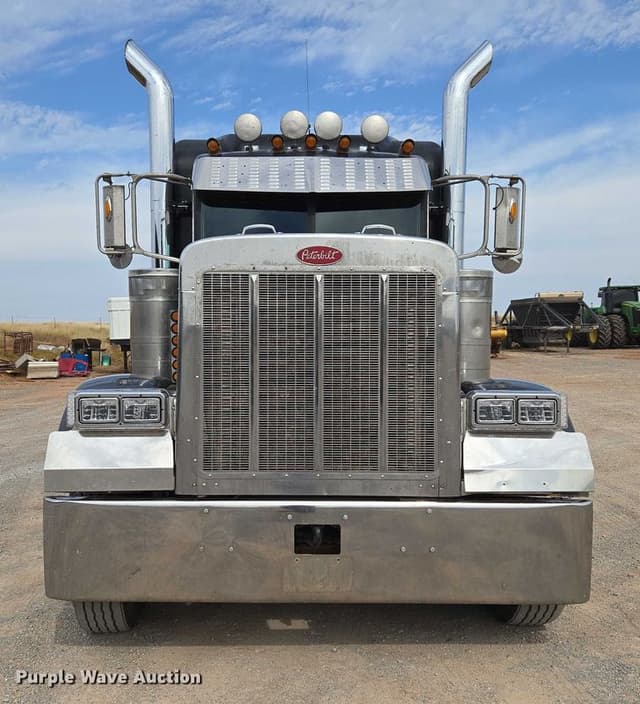 Image of Peterbilt 379 equipment image 1