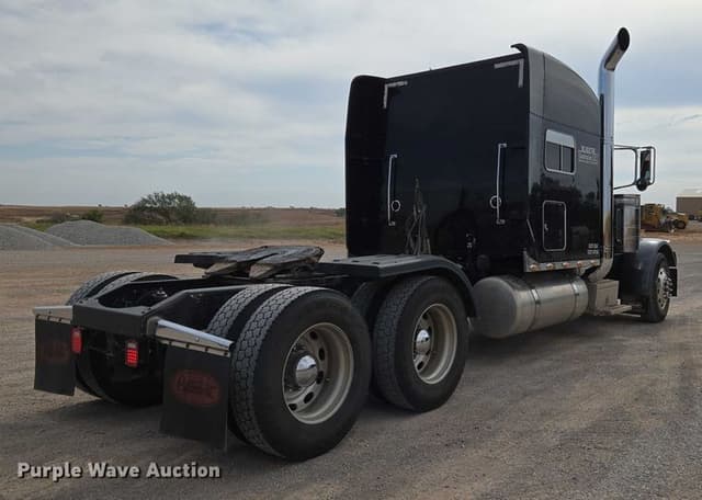 Image of Peterbilt 379 equipment image 4