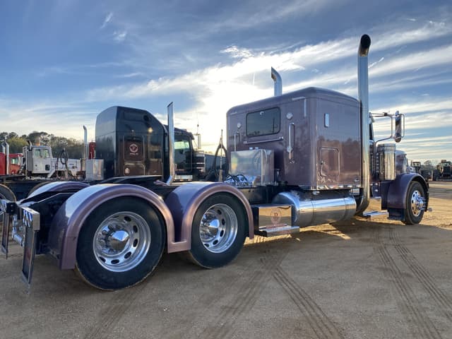 Image of Peterbilt 379 equipment image 2