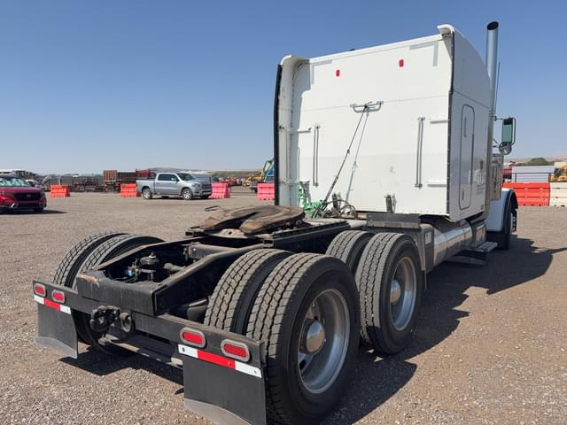 Image of Peterbilt 379 equipment image 3