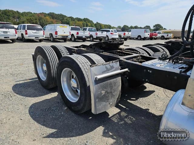 Image of Peterbilt 379 equipment image 4