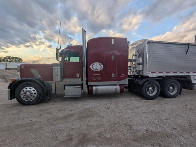Image of Peterbilt 379EXHD equipment image 3