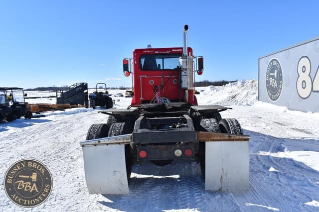 Image of Peterbilt 385 equipment image 3
