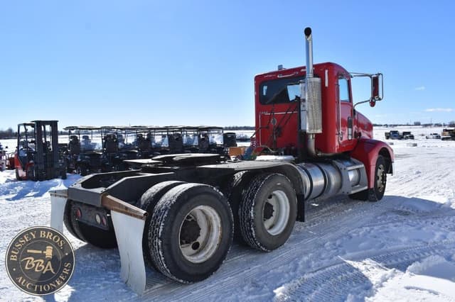 Image of Peterbilt 385 equipment image 4