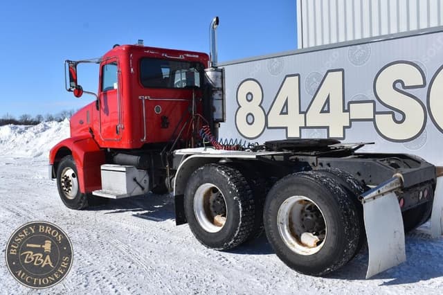 Image of Peterbilt 385 equipment image 2