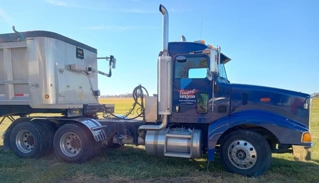 Image of Peterbilt 385 equipment image 2
