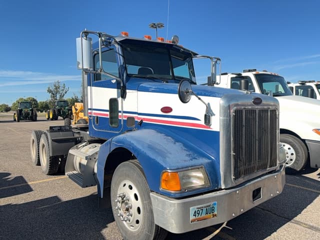 Image of Peterbilt 385 equipment image 1