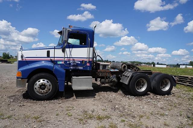 Image of Peterbilt 385 equipment image 1