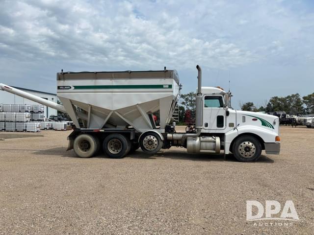 Image of Peterbilt 385 equipment image 2