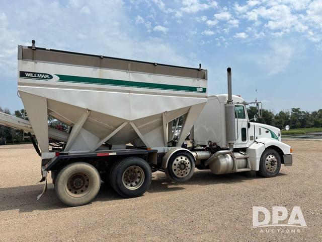 Image of Peterbilt 385 equipment image 4
