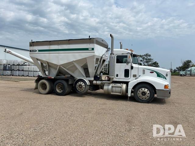 Image of Peterbilt 385 equipment image 1