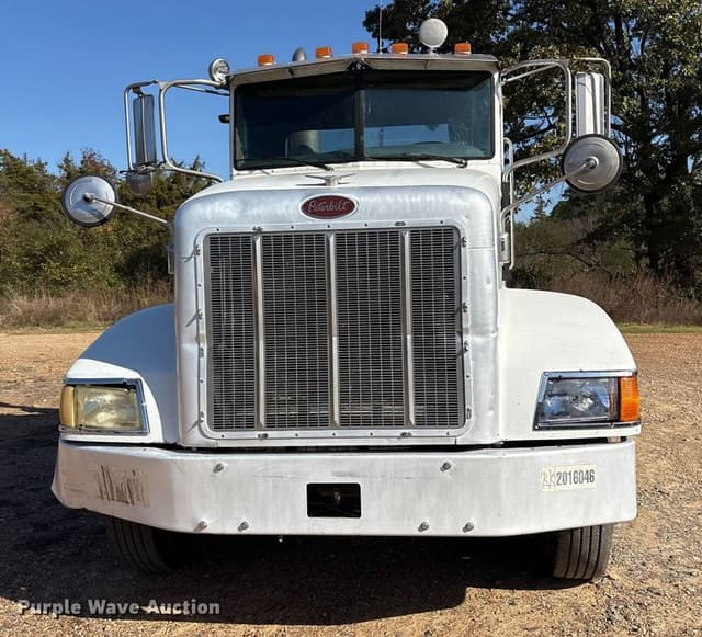 Image of Peterbilt 385 equipment image 1