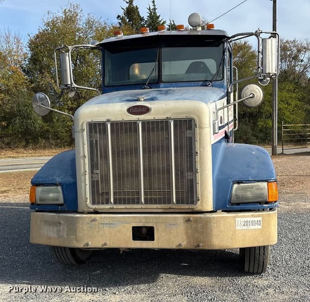 Image of Peterbilt 385 equipment image 1