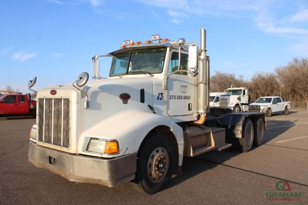 Image of Peterbilt 385 Primary image