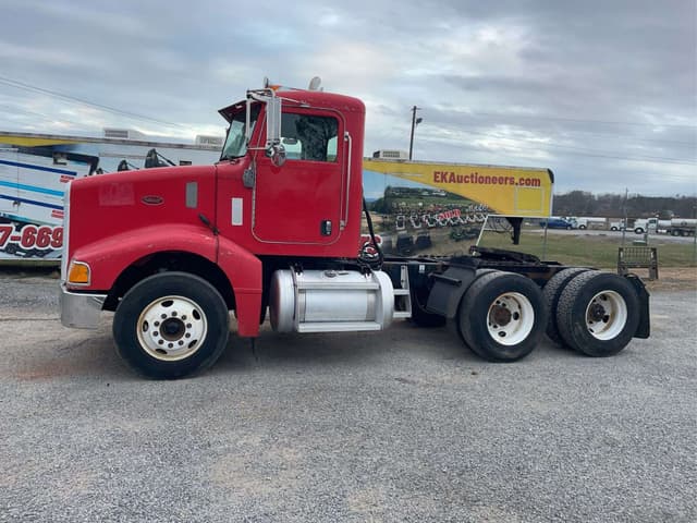 Image of Peterbilt 385 equipment image 1