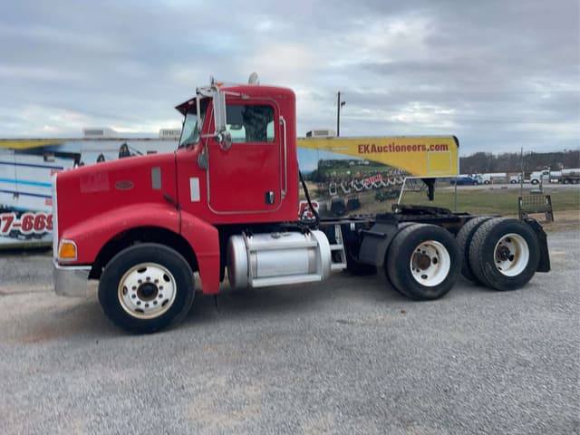 Image of Peterbilt 385 equipment image 2