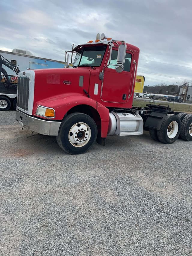 Image of Peterbilt 385 equipment image 3